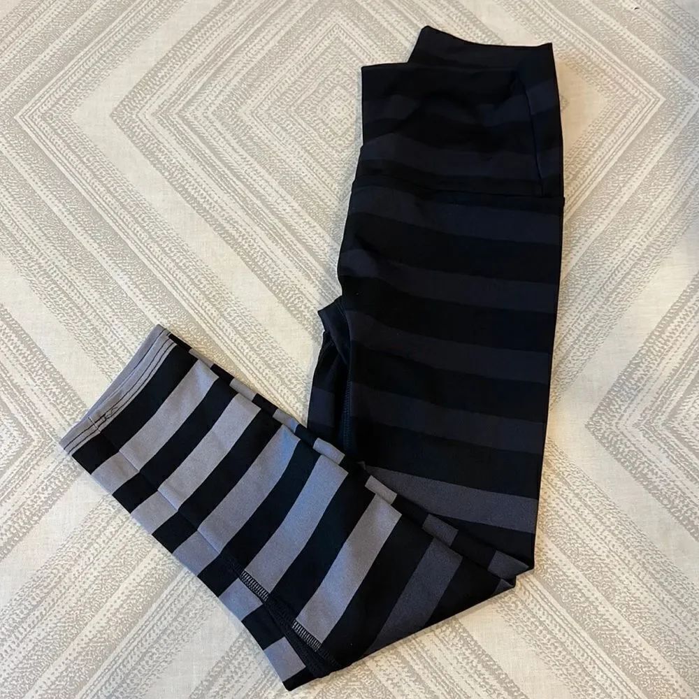 K-Deer Women’s Jody Striped Black & Grey Cropped Leggings